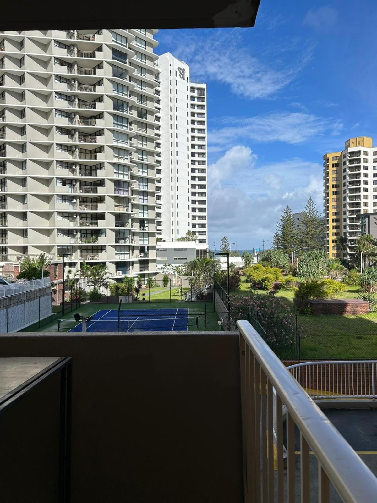 Surfers Private * Gold Coast