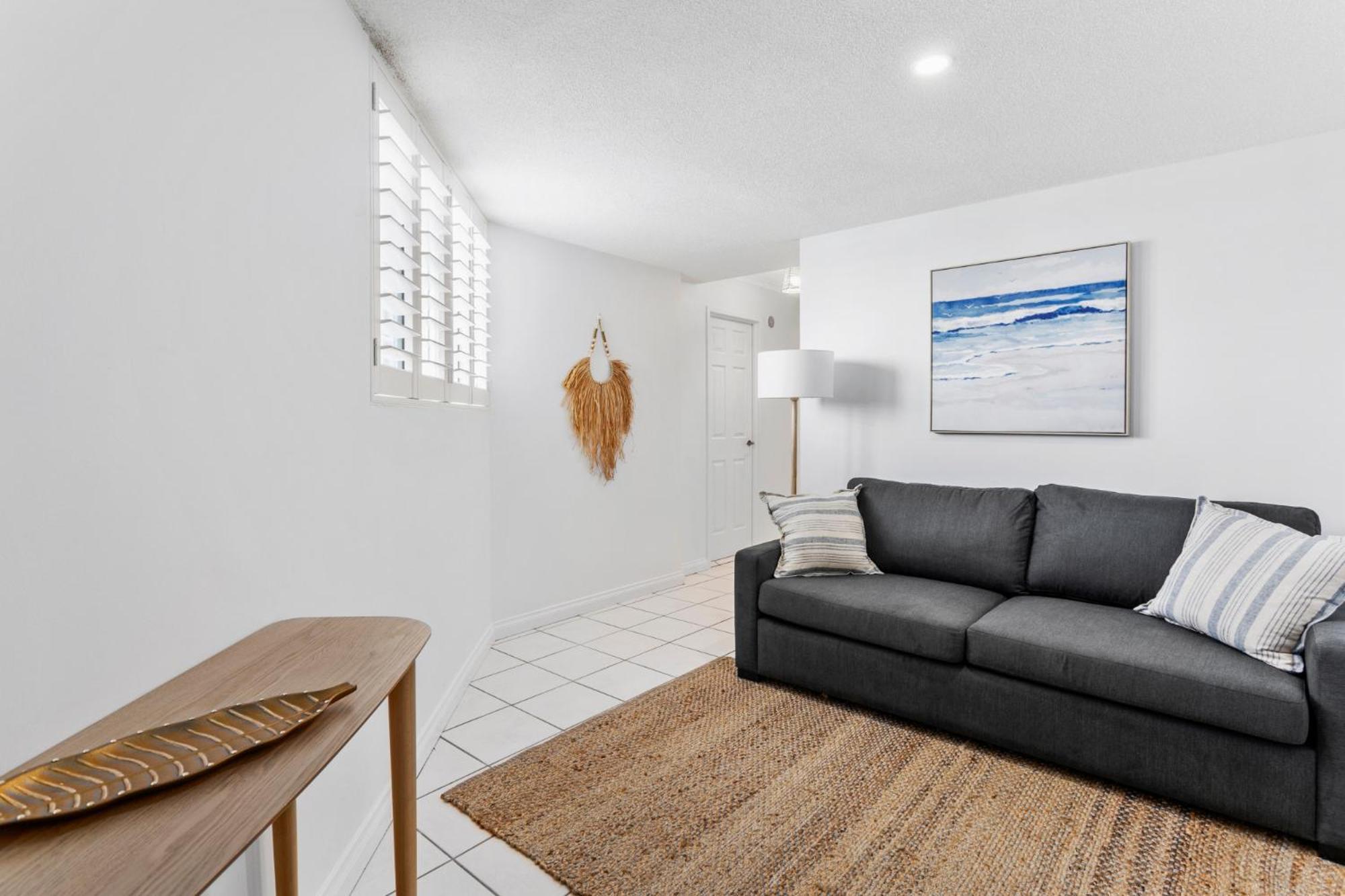 Apartment Beachfront 2-bed With Pool, Bbq & Tennis Court *