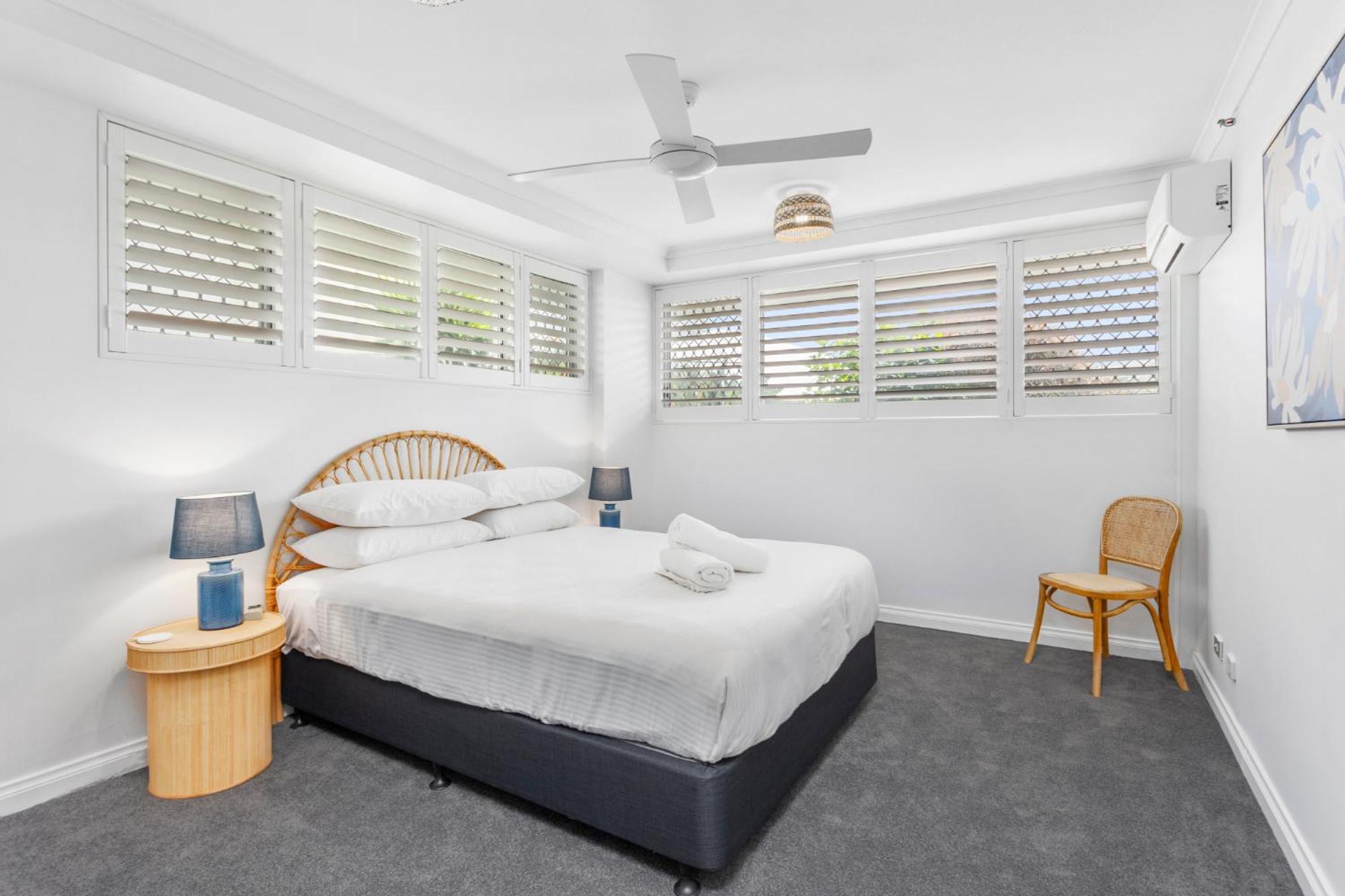 Beachfront 2-bed With Pool, Bbq & Tennis Court *