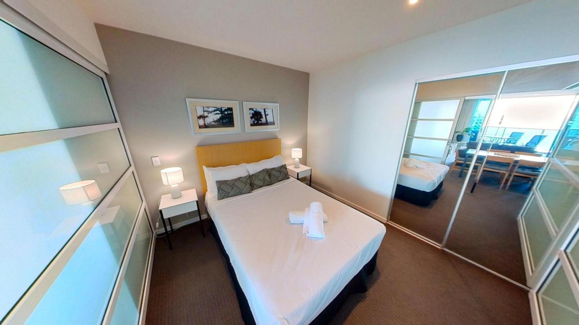 Apartment Hilton 2 Bed 2 Bath With Car Park 12704