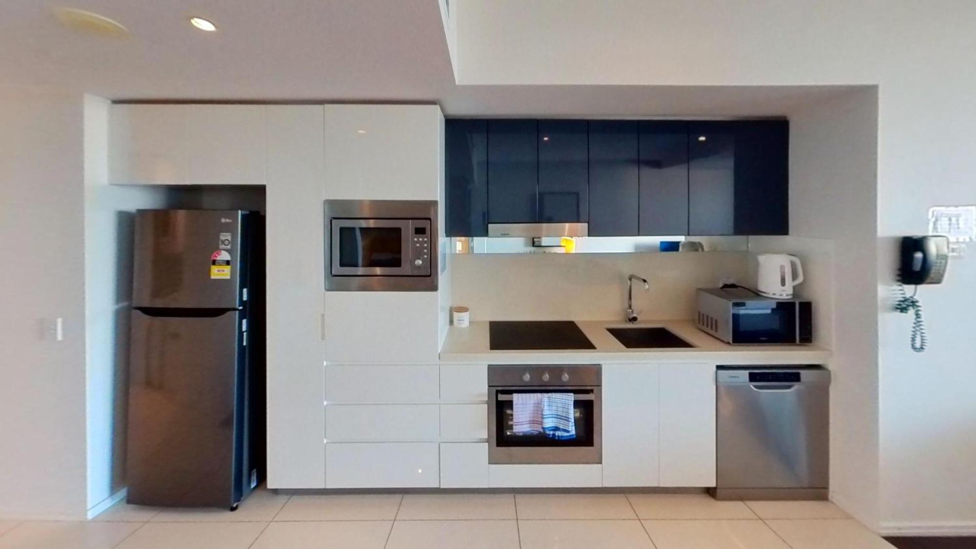 Hilton 2 Bed 2 Bath With Car Park 12704 Apartment *