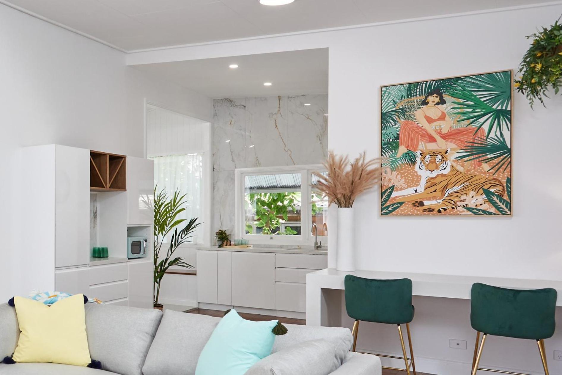 Holiday home The Queenslander! Complete Entertainer - Huge - Stylish - Games - Full Level Pool - Smokehouse - Secure Parking - Yard #new! *
