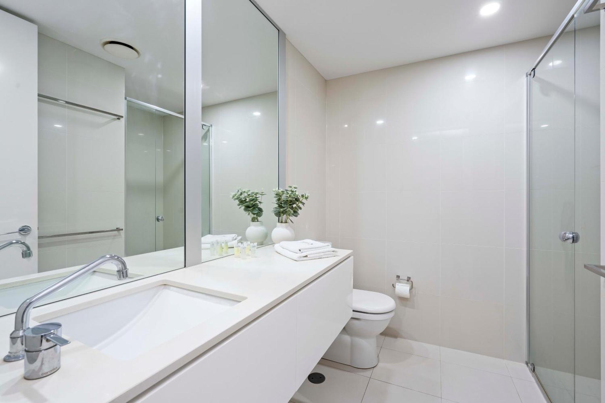 Apartment Q Tower At Surfers Paradise - From Level 3 - Private & Self Contained Gold Coast