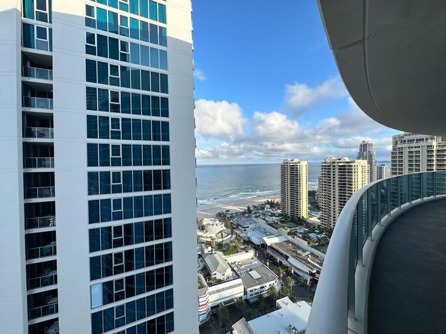Hilton Surfers High Floor Beach Views * Gold Coast