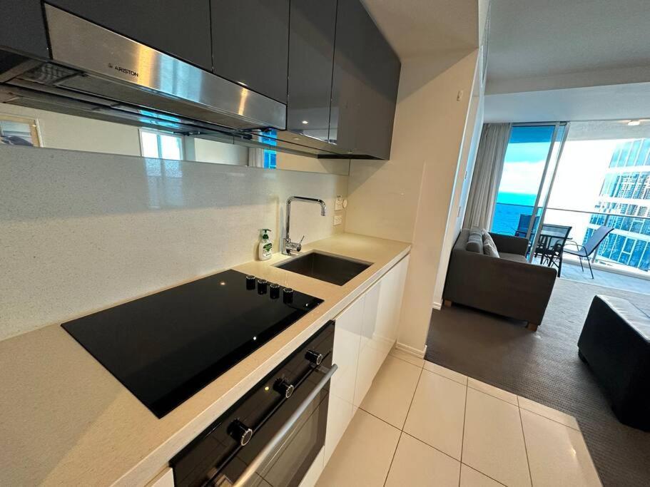 Apartment Hilton Surfers High Floor Beach Views