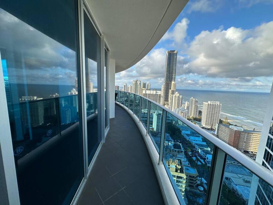 Hilton Surfers High Floor Beach Views * Gold Coast