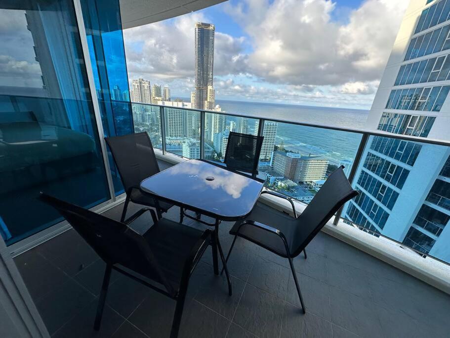 Apartment Hilton Surfers High Floor Beach Views