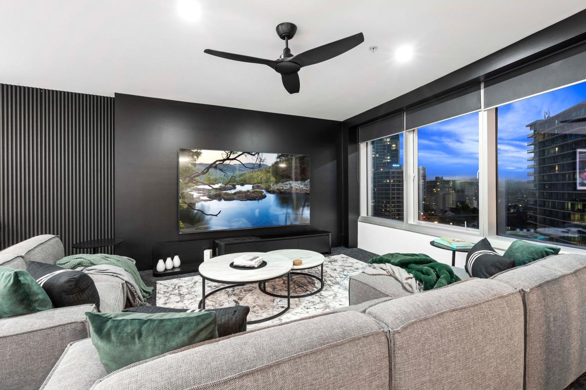 Apartment Q Tower In Surfers Paradise - From Level 3 - Self Contained & Privately Managed - Wow Gold Coast