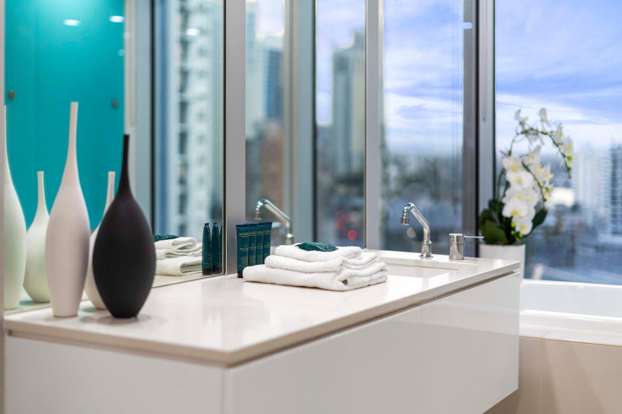 Q Tower In Surfers Paradise - From Level 3 - Self Contained & Privately Managed - Wow