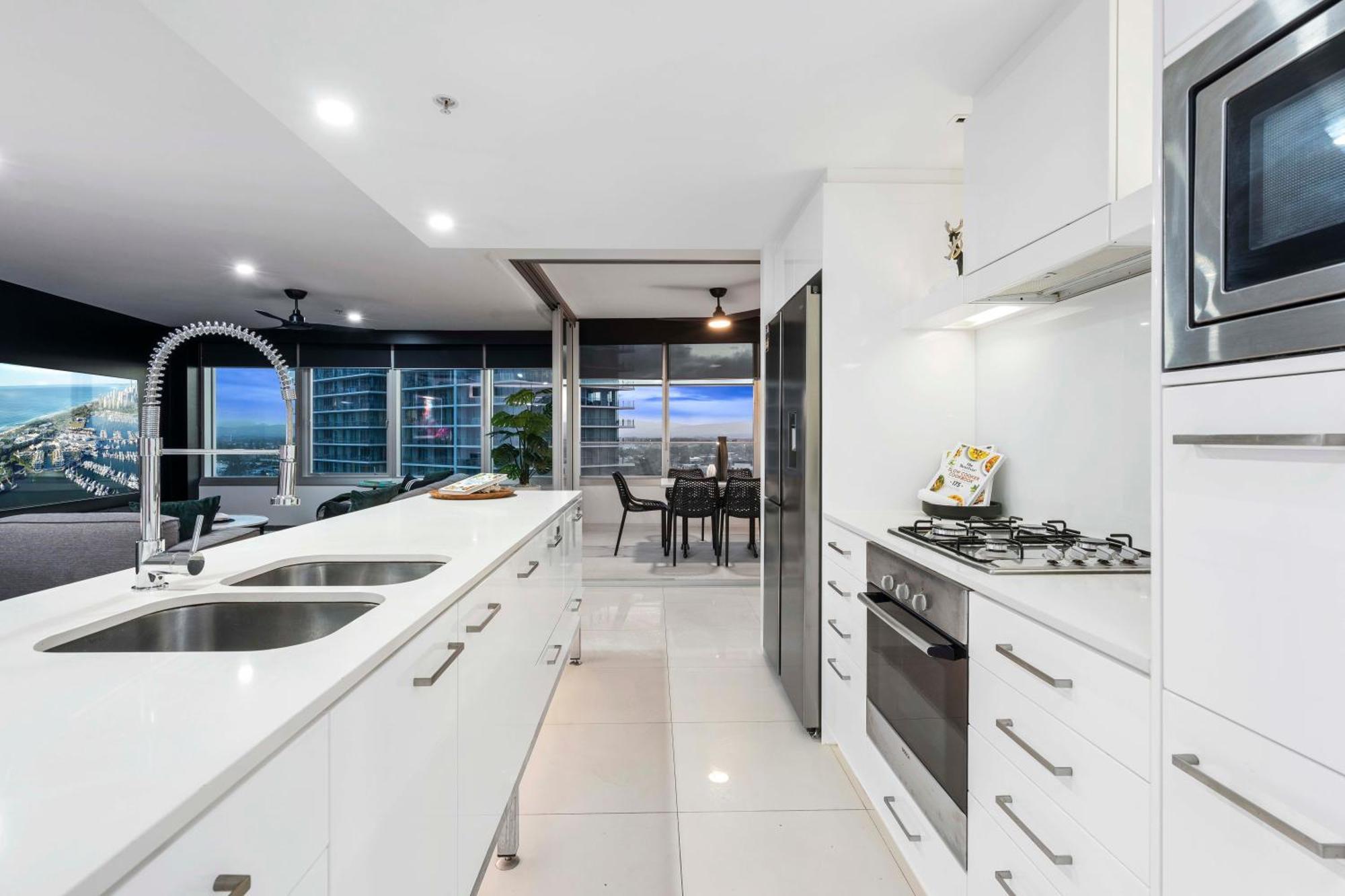 Apartment Q Tower In Surfers Paradise - From Level 3 - Self Contained & Privately Managed - Wow *