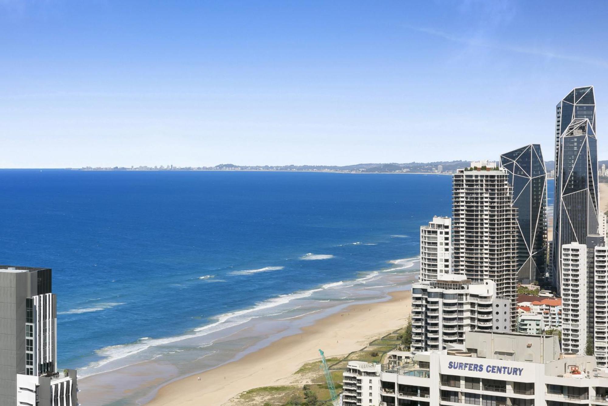 Luxury 3-bed With Pool, Gym & Breathtaking Views Apartment *