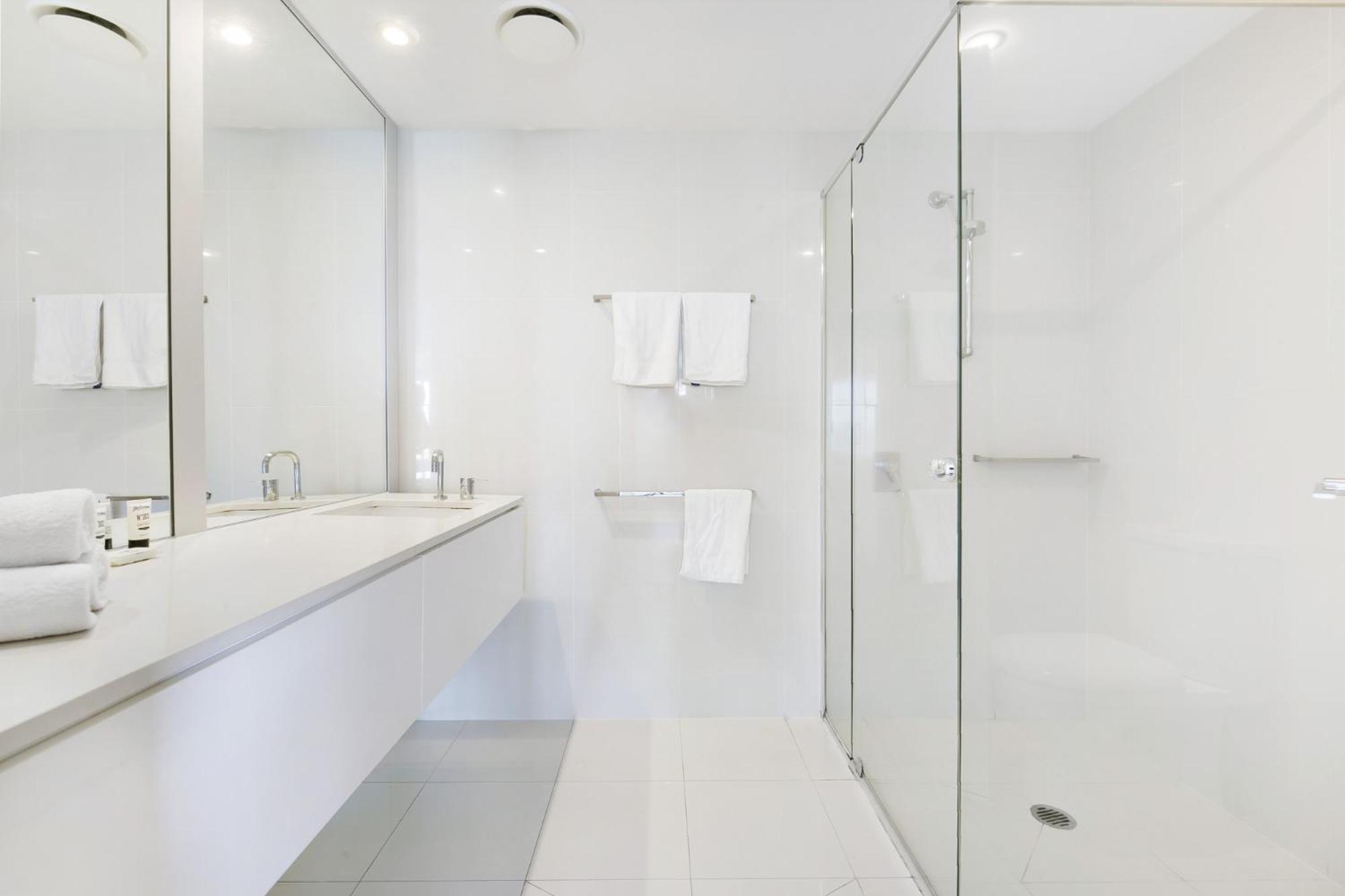 Apartment Luxury 3-bed With Pool, Gym & Breathtaking Views *
