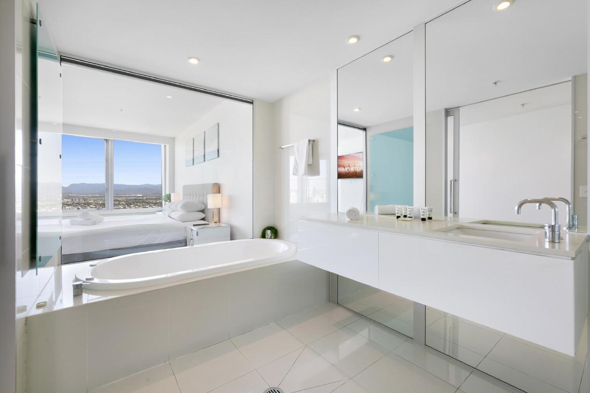 Apartment Luxury 3-bed With Pool, Gym & Breathtaking Views