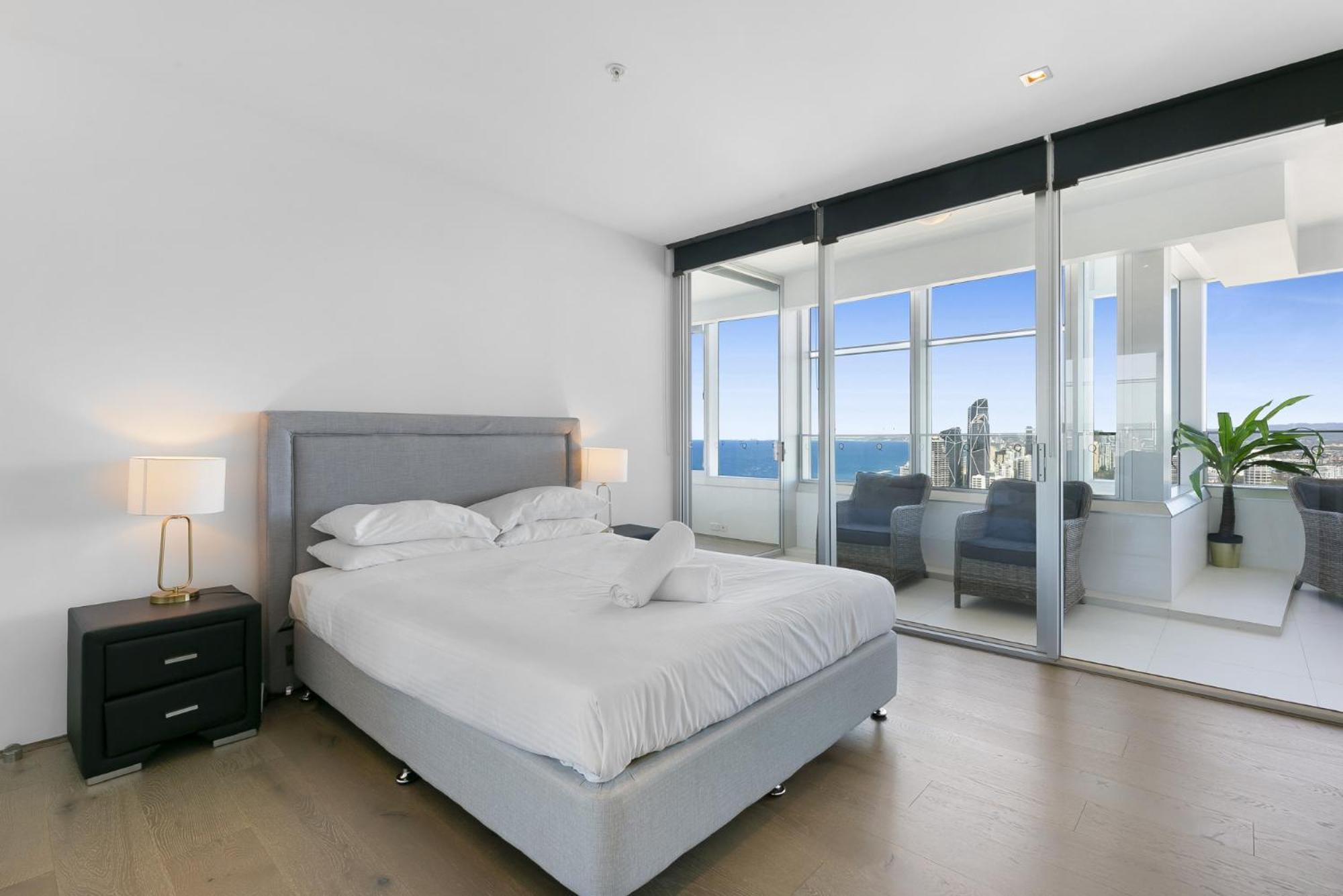 Luxury 3-bed With Pool, Gym & Breathtaking Views Gold Coast