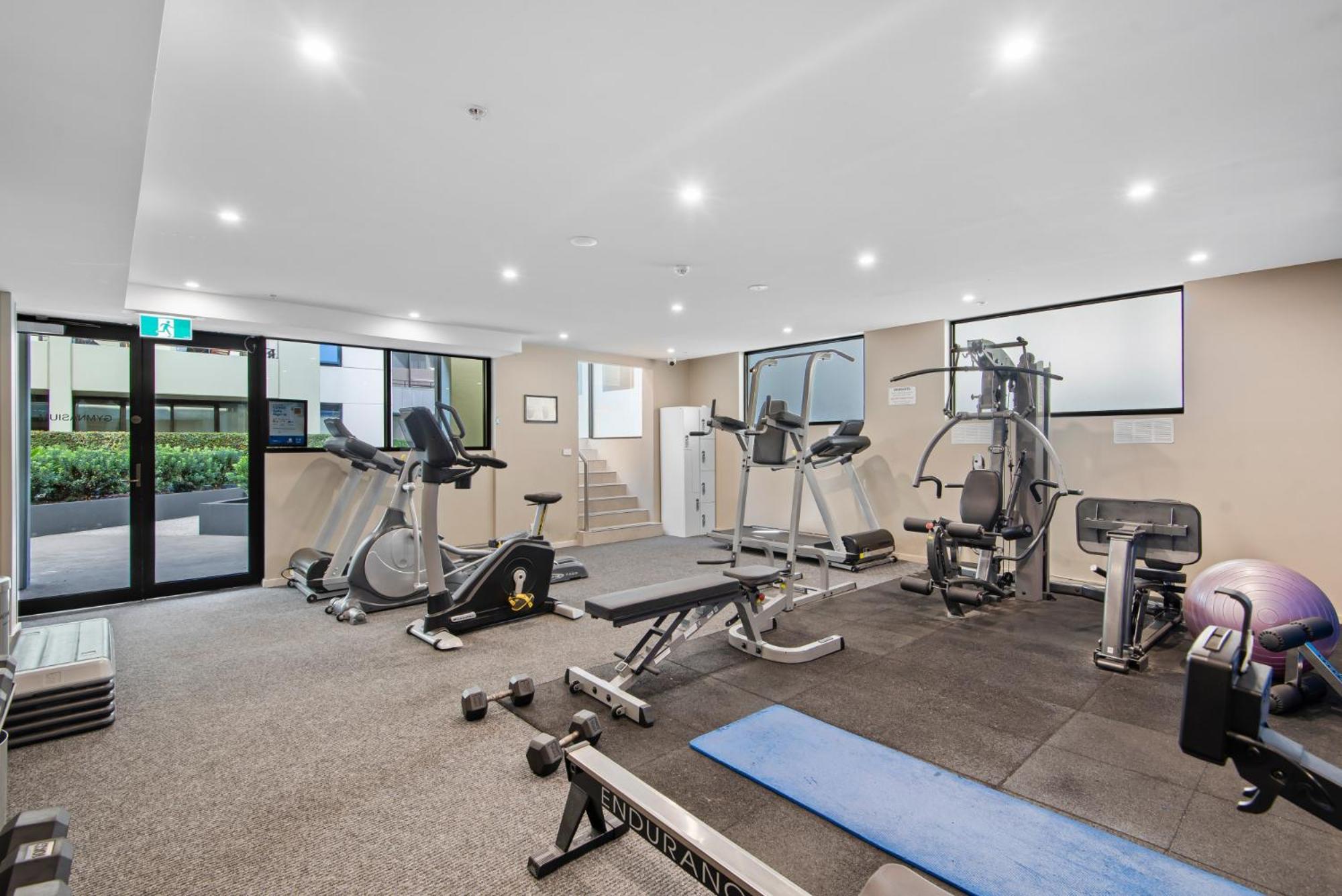 Luxury 3-bed With Pool, Gym & Breathtaking Views