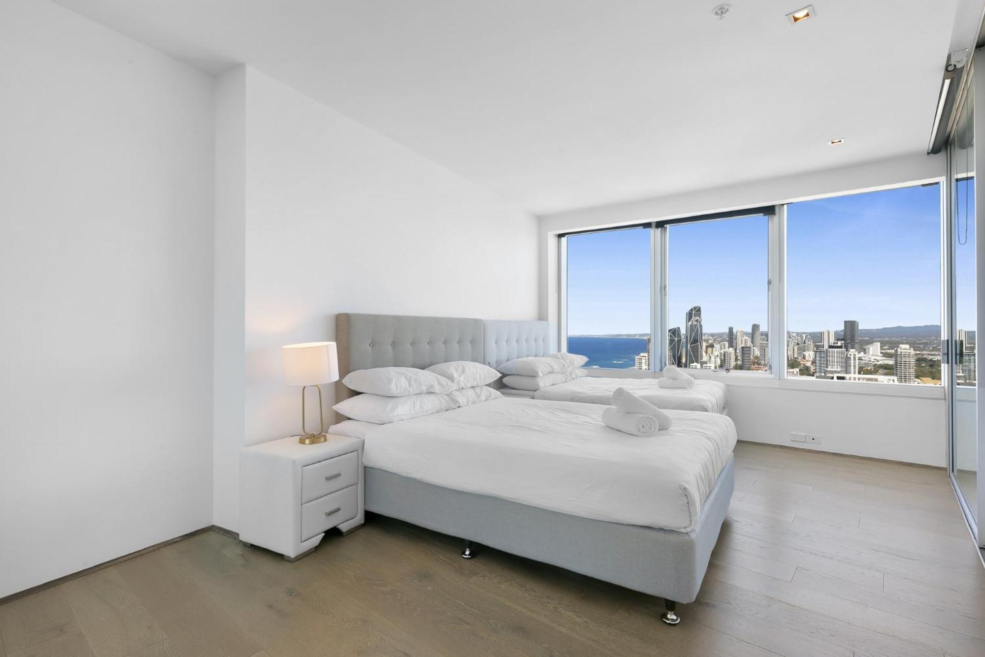 Luxury 3-bed With Pool, Gym & Breathtaking Views Apartment *