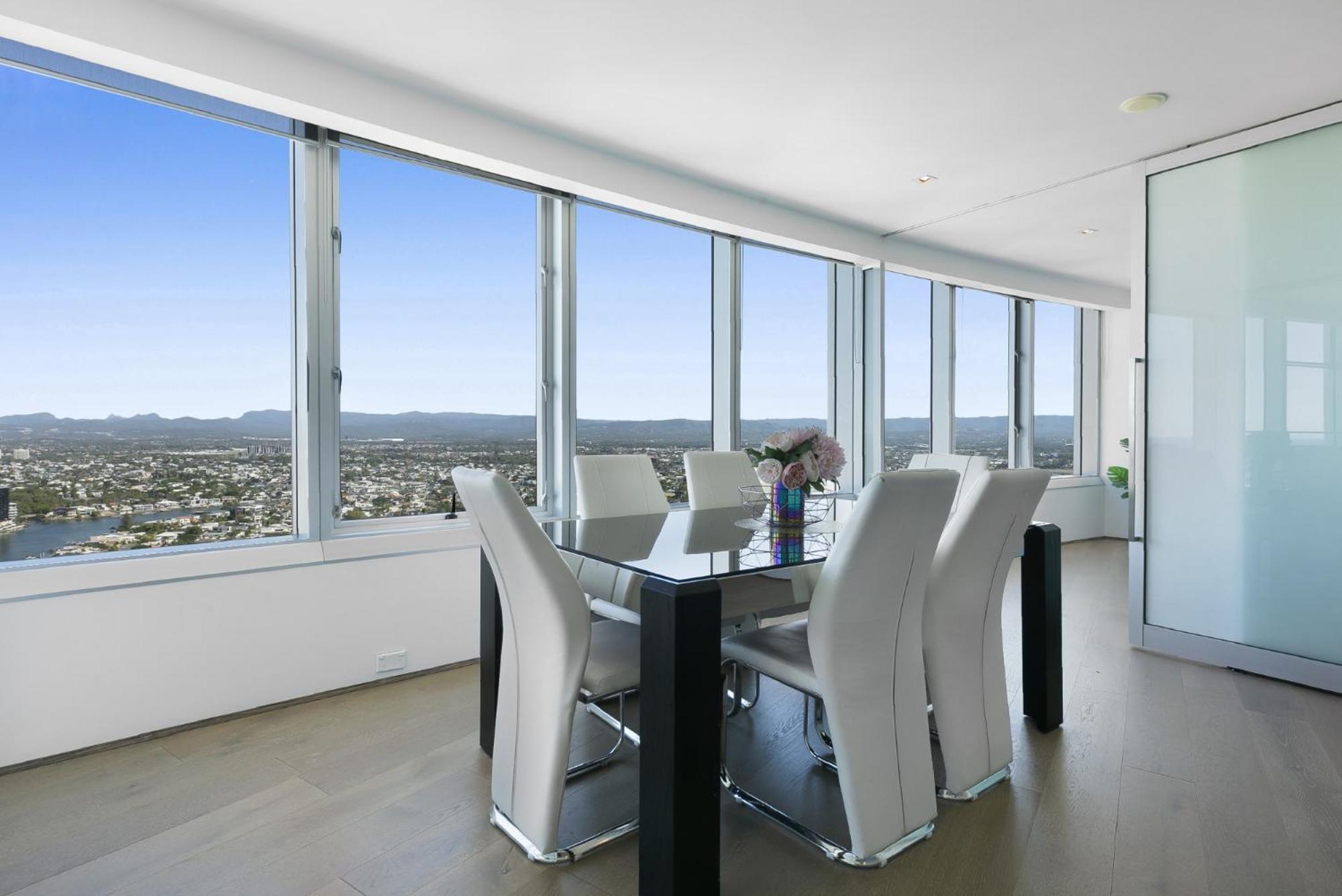 Luxury 3-bed With Pool, Gym & Breathtaking Views * Gold Coast