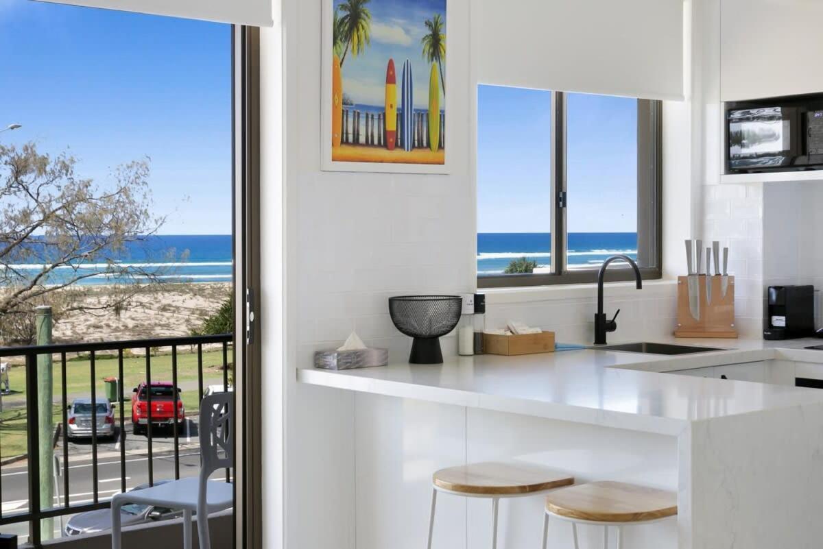Beachfront With Balcony & Stunning Views