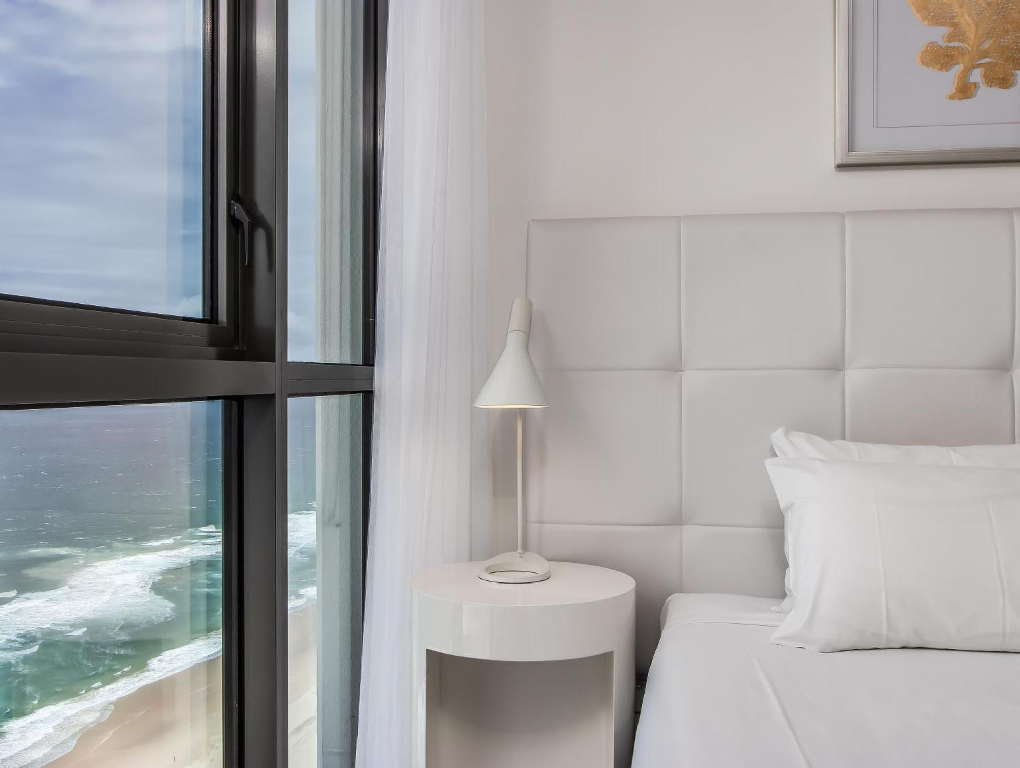 Apartment Premium Oceanfront Unit At Rhapsody Surfers Paradise *