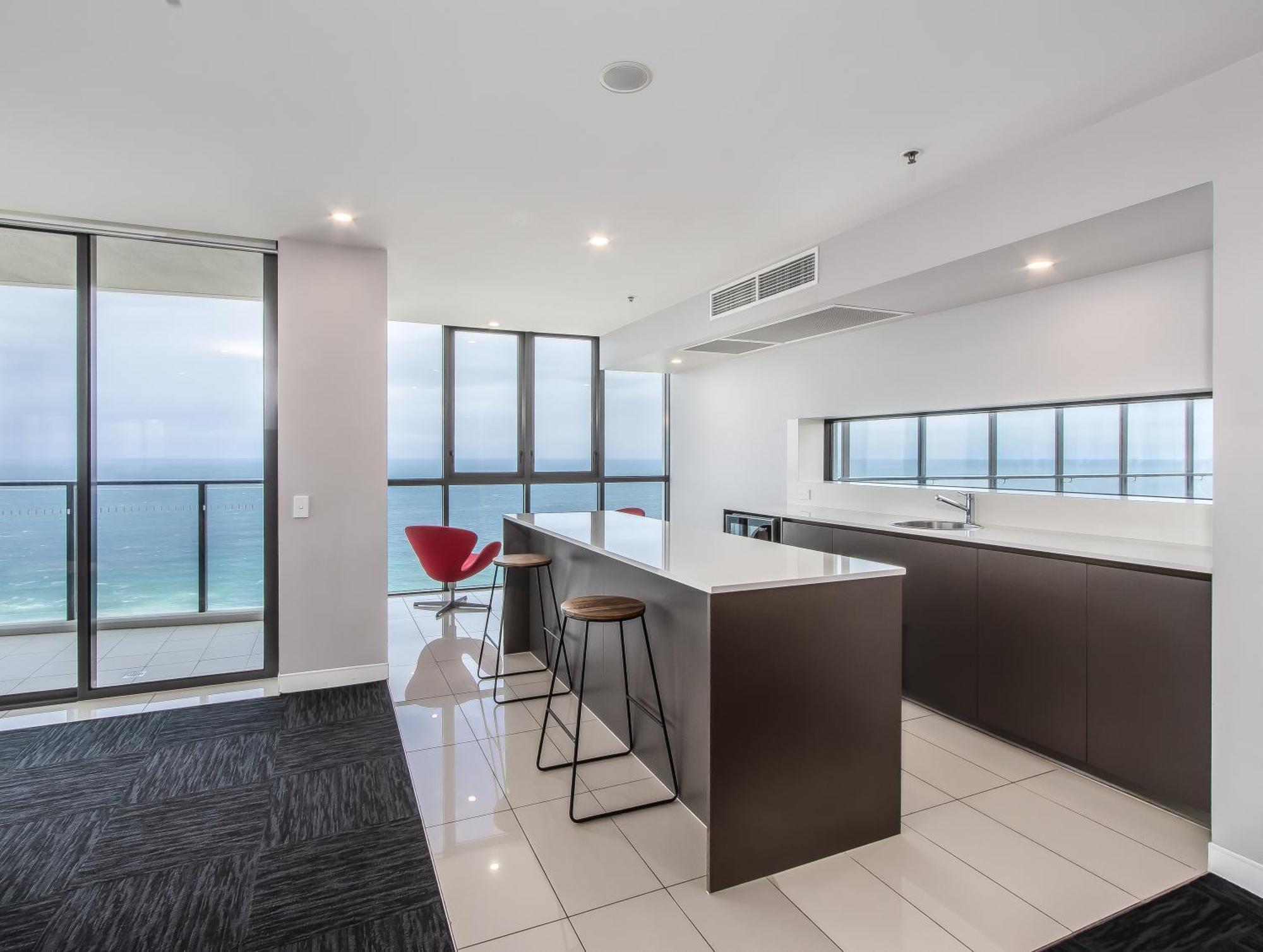 Premium Oceanfront Unit At Rhapsody Surfers Paradise *
