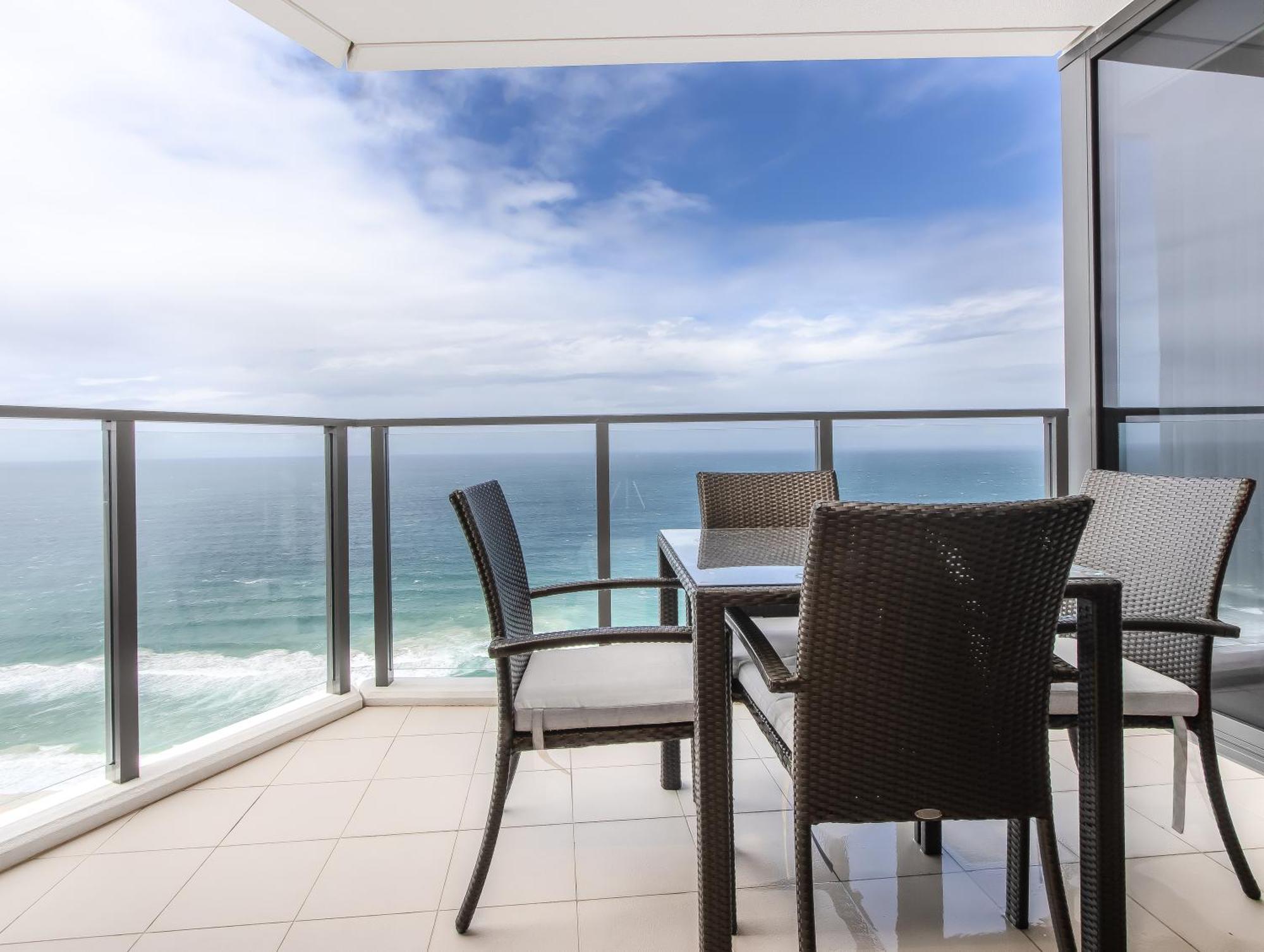 Apartment Premium Oceanfront Unit At Rhapsody Surfers Paradise