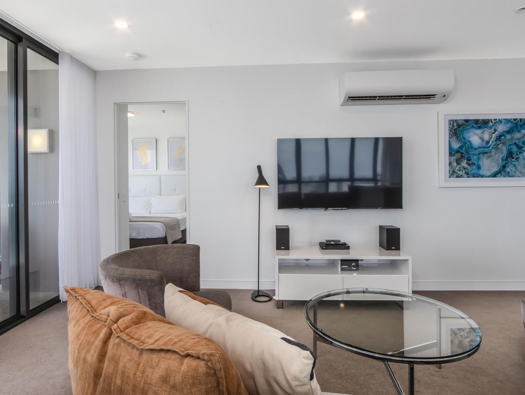 Premium Oceanfront Unit At Rhapsody Surfers Paradise *