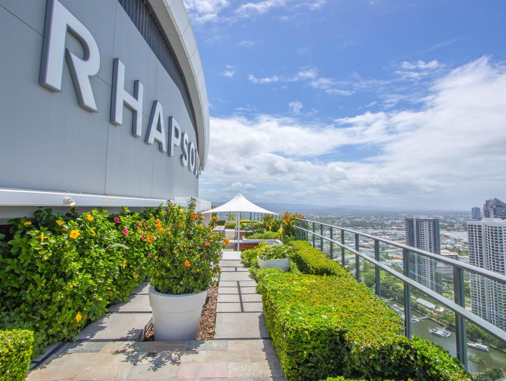 Premium Oceanfront Unit At Rhapsody Surfers Paradise *