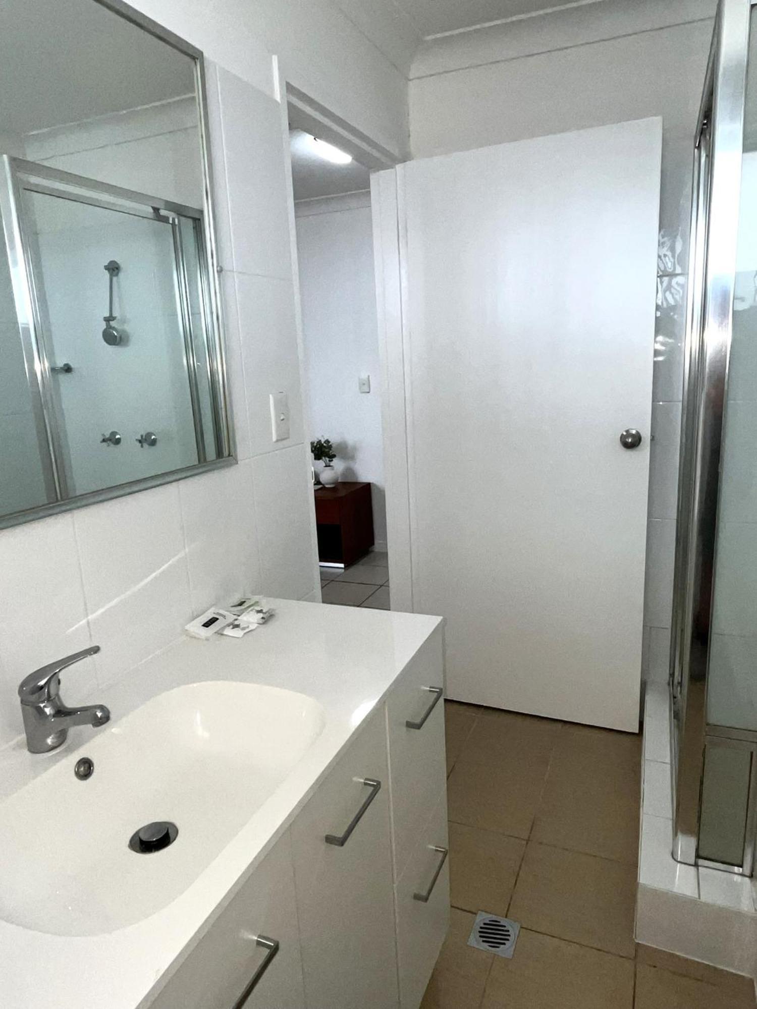 Browns Broadbeach Motel