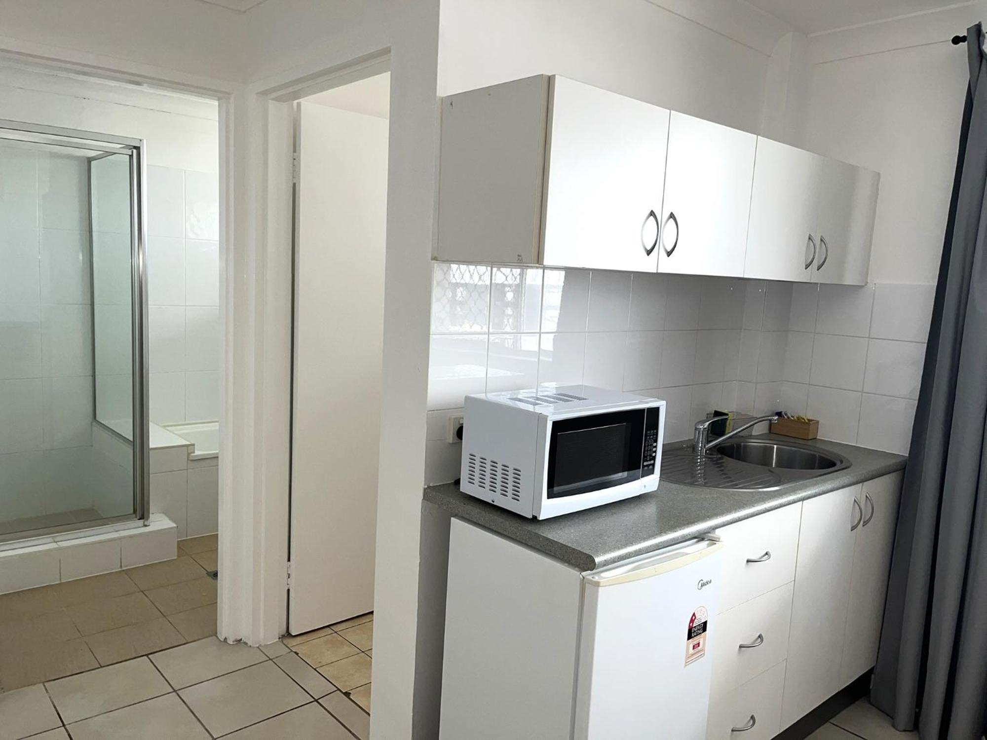 Browns Broadbeach Motel