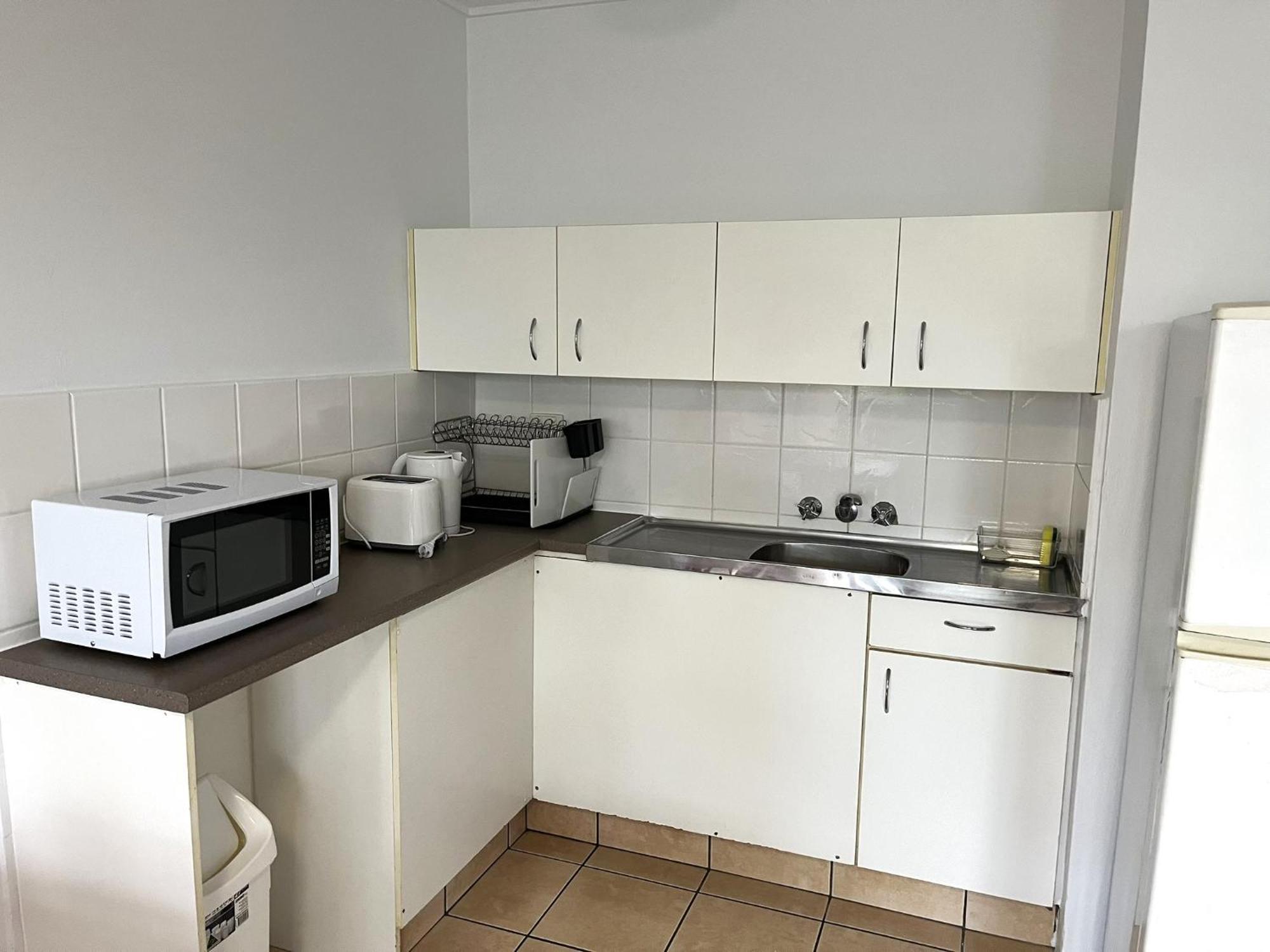 Motel Browns Broadbeach 3*