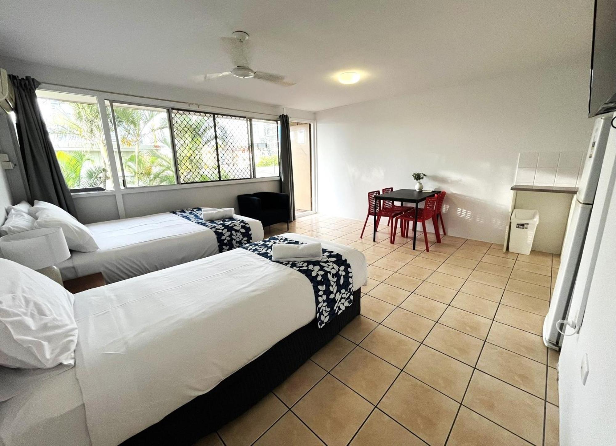Motel Browns Broadbeach 3*