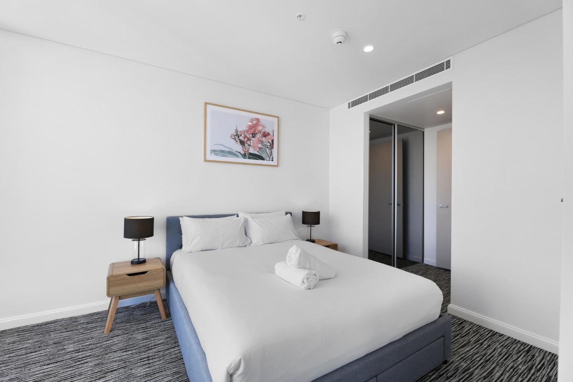 Luxe Oceanfront 1-bed High Rise With Pool & Gym