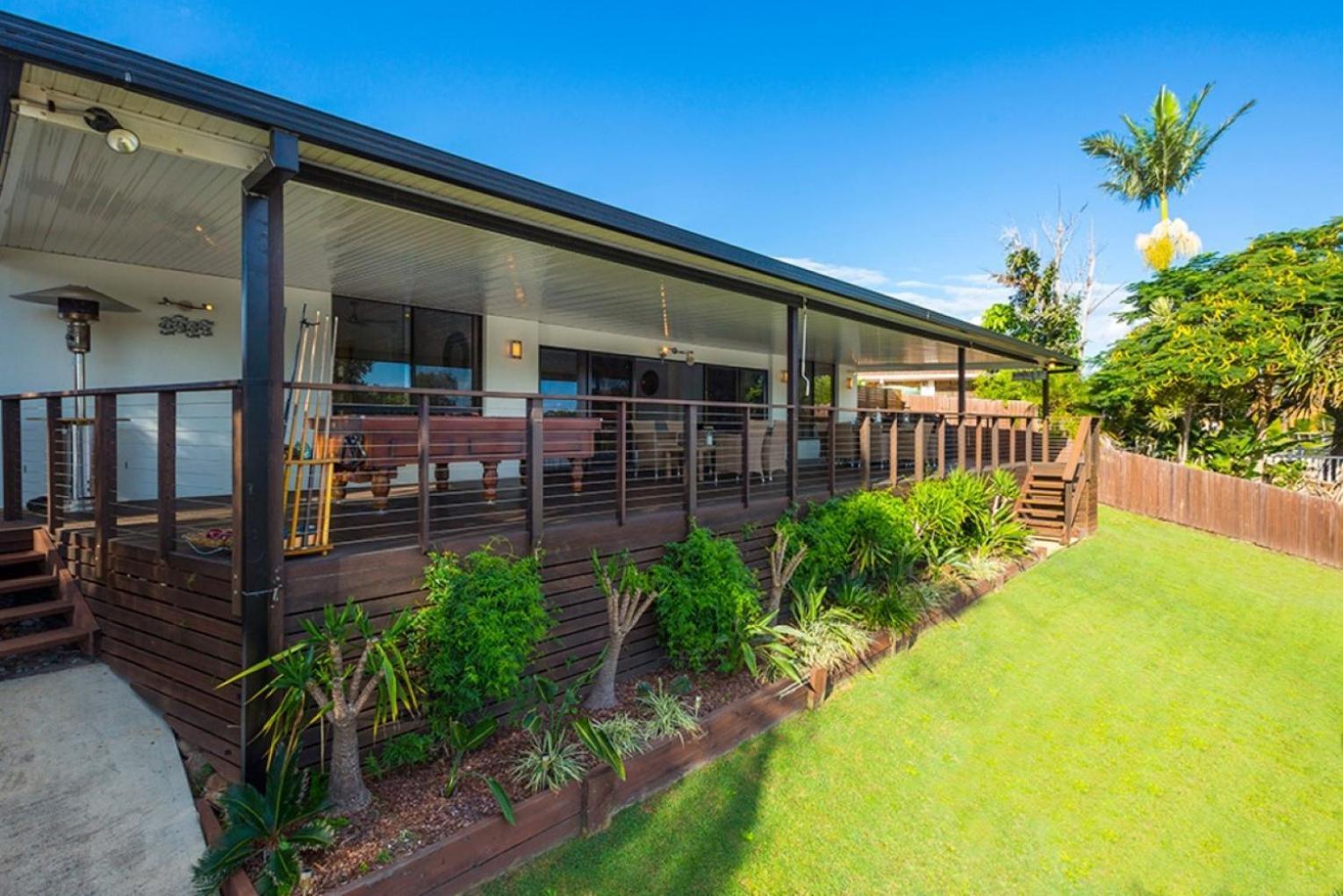 Reflections Broadbeach- Heated Pool! Complete Waterfront Entertainer With Huge Deck, Pool Table And Pontoon Gold Coast