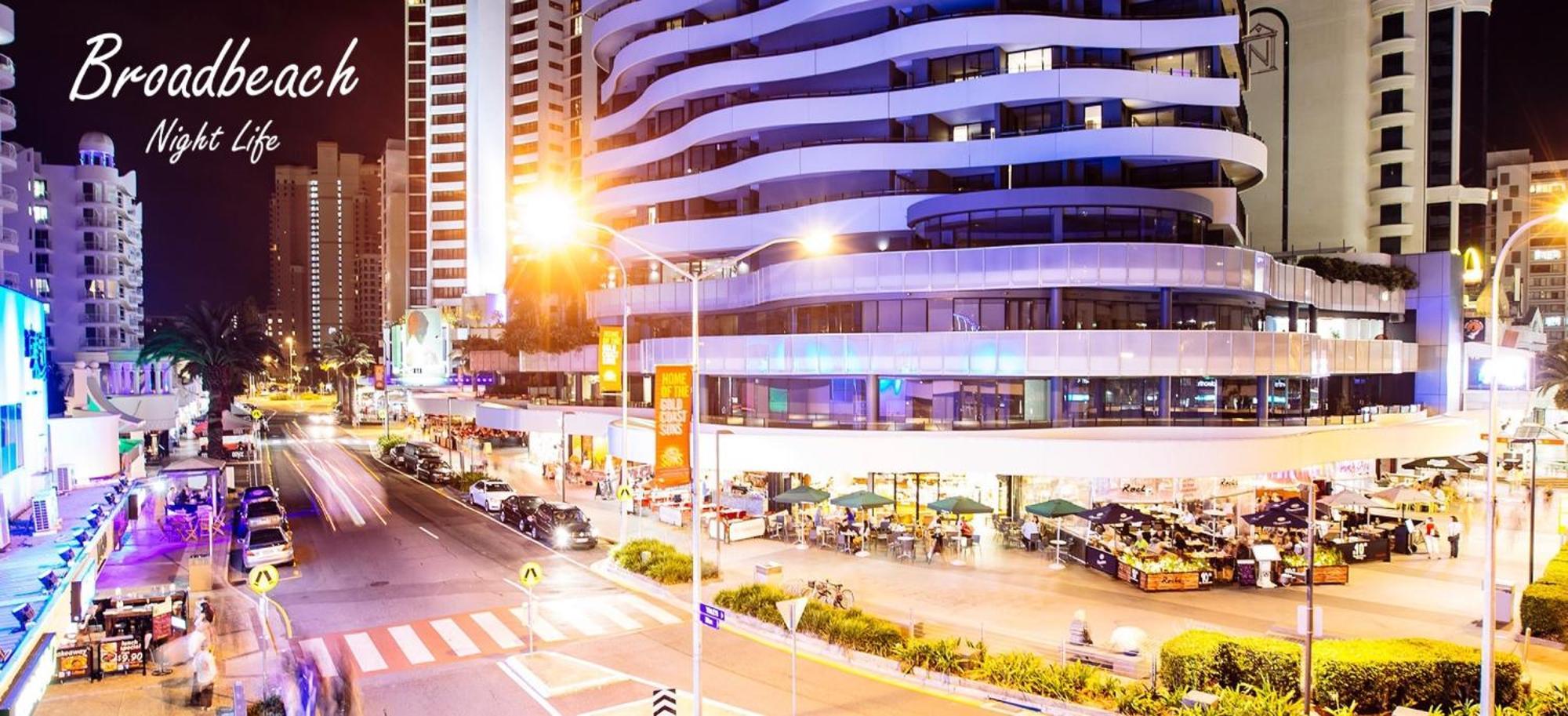 Reflections Broadbeach- Heated Pool! Complete Waterfront Entertainer With Huge Deck, Pool Table And Pontoon Gold Coast
