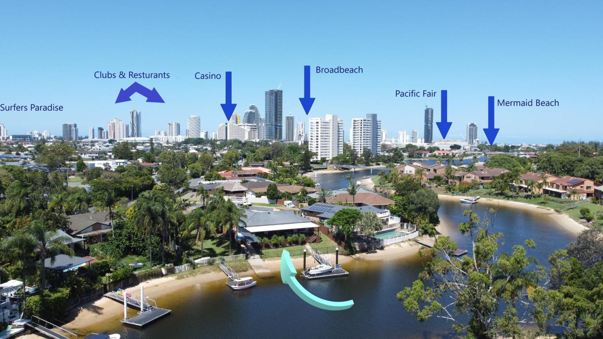 Reflections Broadbeach- Heated Pool! Complete Waterfront Entertainer With Huge Deck, Pool Table And Pontoon Holiday home Gold Coast