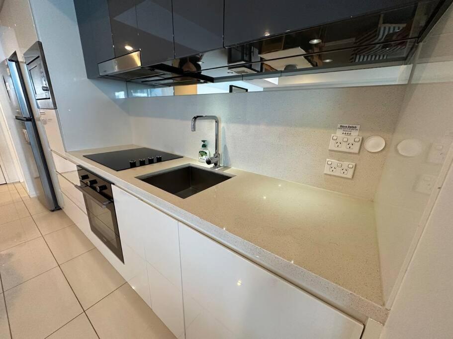 Apartment Hilton Surfers High Floor Beach Views Gold Coast