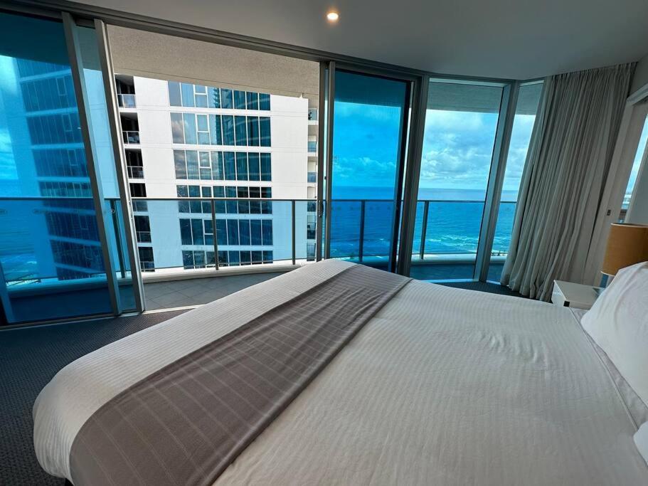 Hilton Surfers High Floor Beach Views Apartment Gold Coast