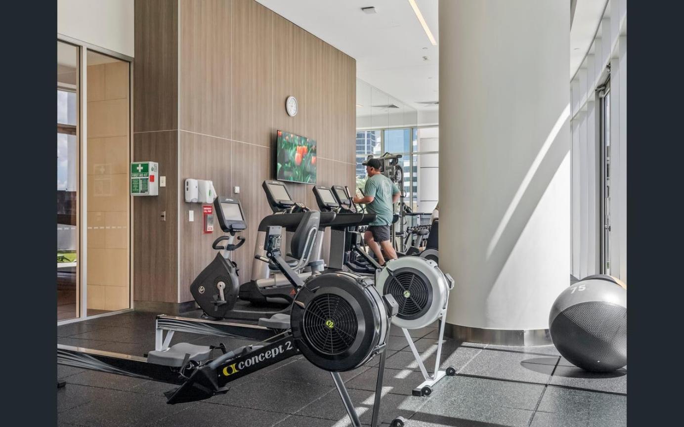 Hilton 2 Bed 2 Bath With Car Park 12704 Apartment Gold Coast