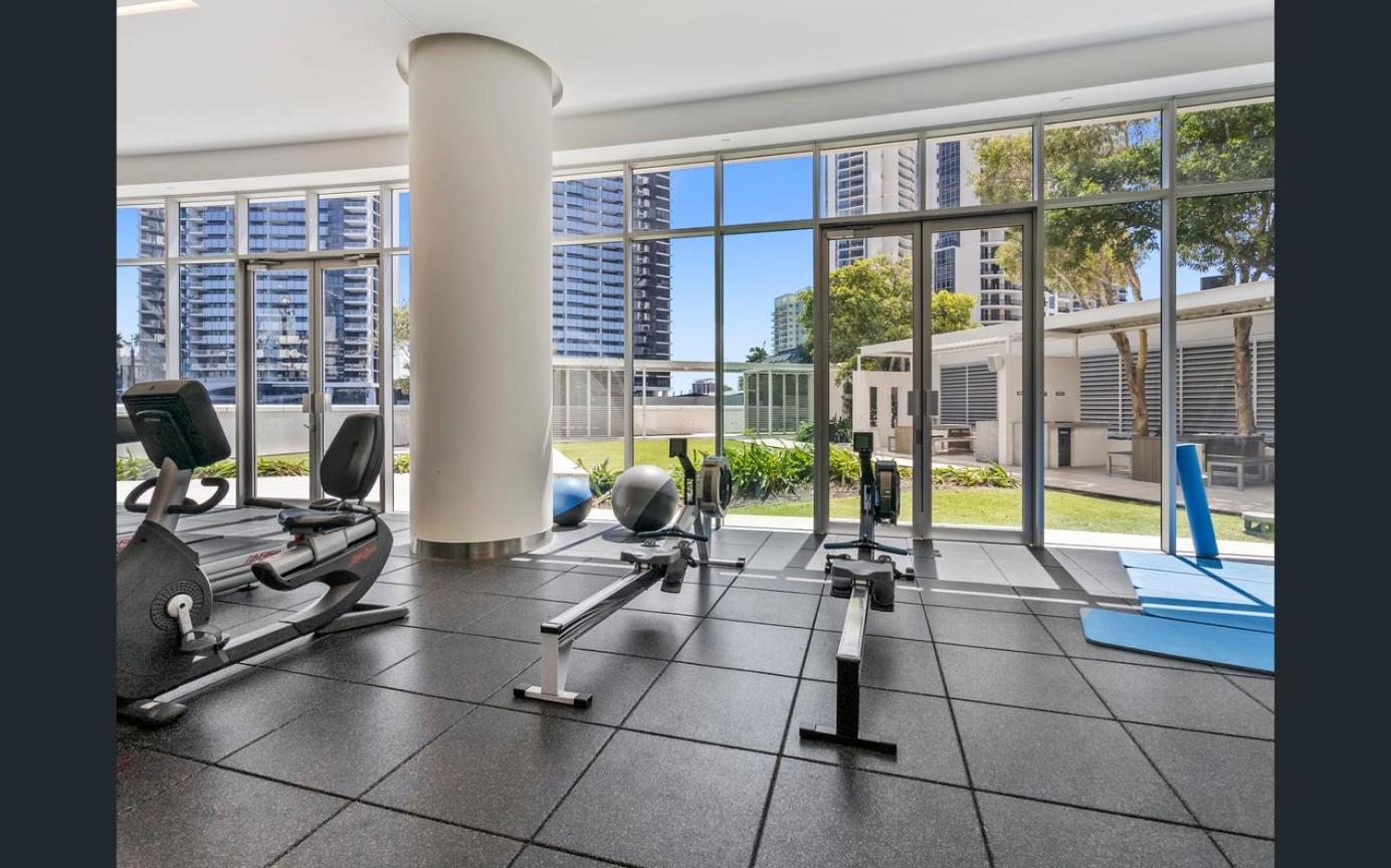 Apartment Hilton 2 Bed 2 Bath With Car Park 12704 *
