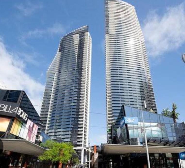 Apartment Circle On Cavill 3 Bedroom 2 Bathroom Ocean And River View