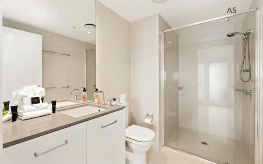 Circle On Cavill 3 Bedroom 2 Bathroom Ocean And River View