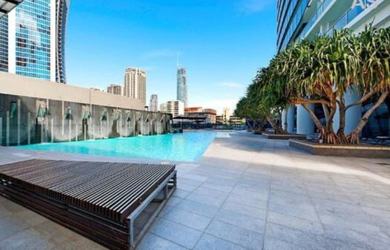 Circle On Cavill 3 Bedroom 2 Bathroom Ocean And River View Gold Coast