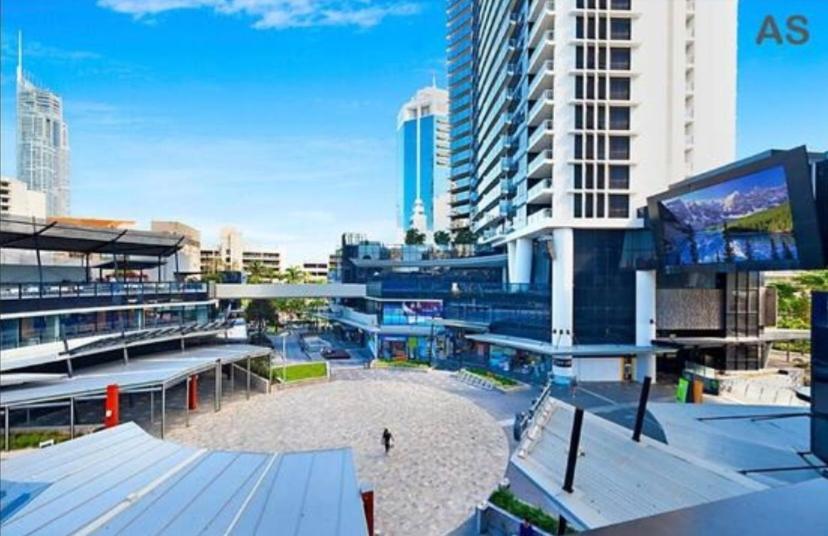 Apartment Circle On Cavill 3 Bedroom 2 Bathroom Ocean And River View *