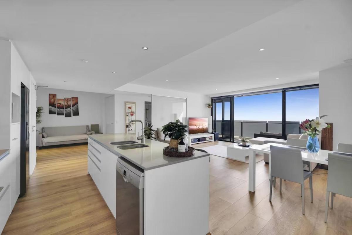 Level 47 Sky High 2br Ocean View *