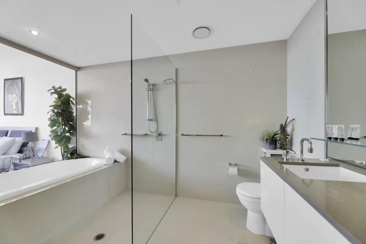 Level 47 Sky High 2br Ocean View Gold Coast