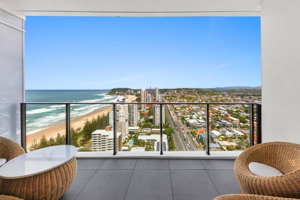 Breathtaking Penthouse Paradise Ocean Views Pool * Gold Coast