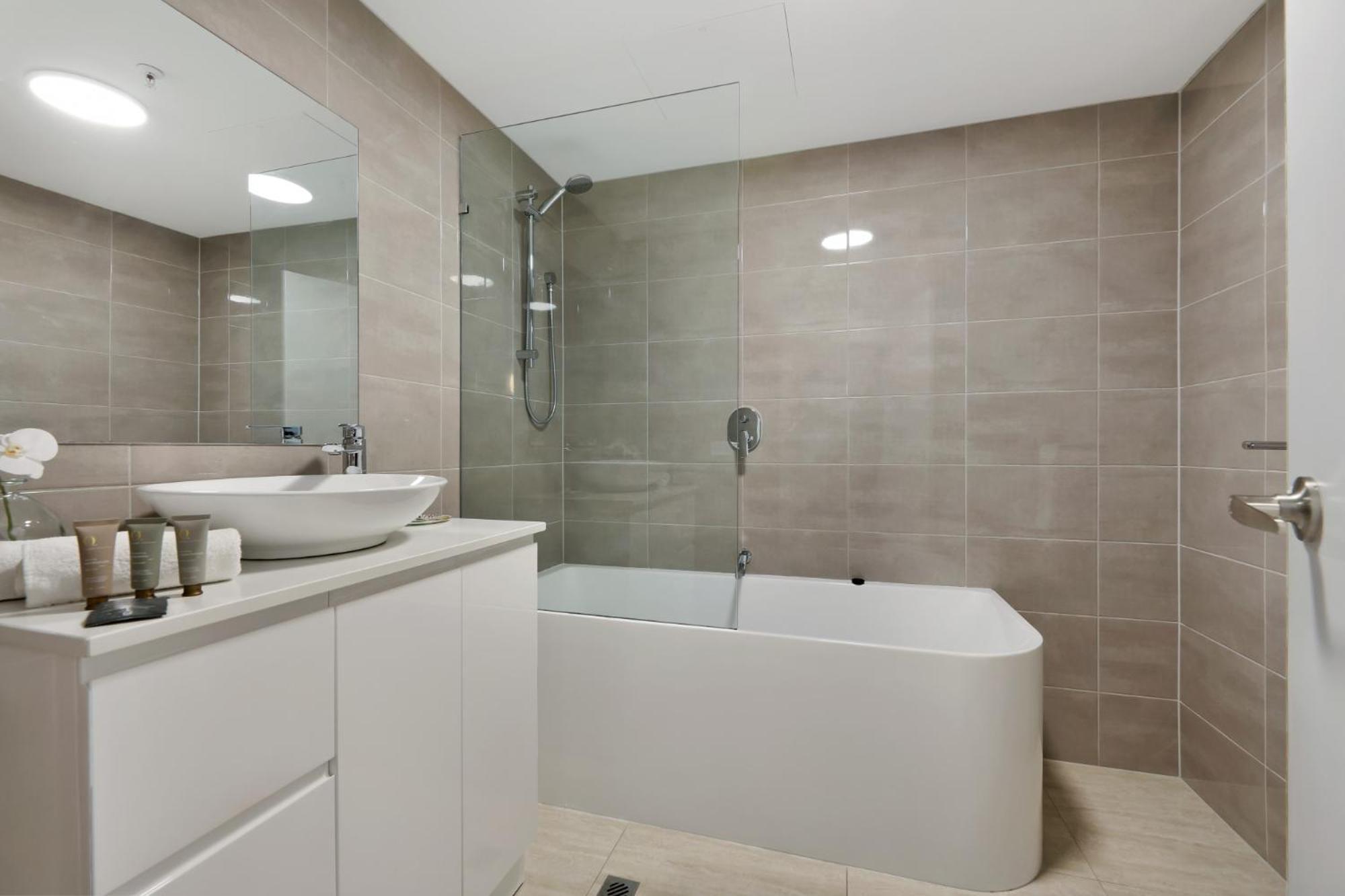 Apartment Ocean View 2-bed With Pool, Tennis Court & Bbq