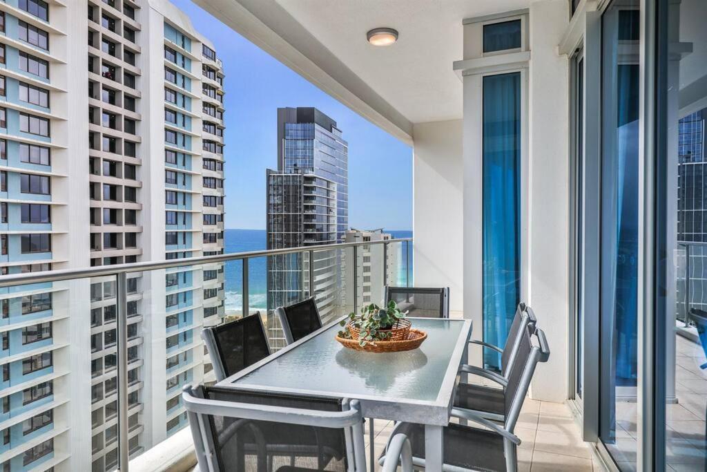 Apartment Bliss By The Ocean Beautiful Views, Walk To Beach! Gold Coast
