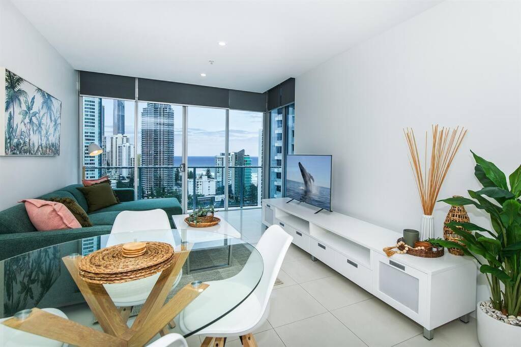 Apartment Bliss By The Ocean Beautiful Views, Walk To Beach!