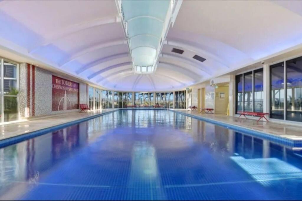 Chevron Renaissance 2 Bedroom Unit, Great Views Apartment